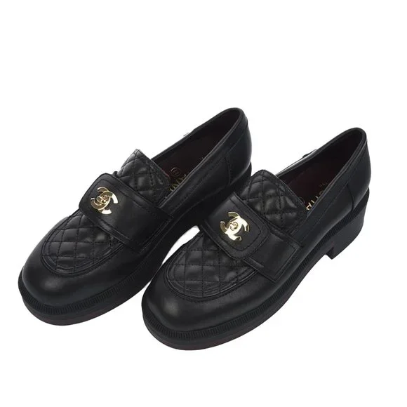 CHANEL ローファー ブラック　sz36.5 used Chanel Black Quilted Flap Turnlock CC Logo Gold Mule Loafer